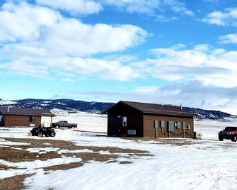 Shedhorn Cabin #3 Of 3 - 1 Bedr & Full Rv Hookups - White Sulphur Springs - Building