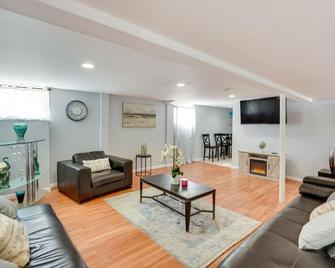Cozy Albany Vacation Rental about 5 Mi to Downtown! - Albany - Wohnzimmer