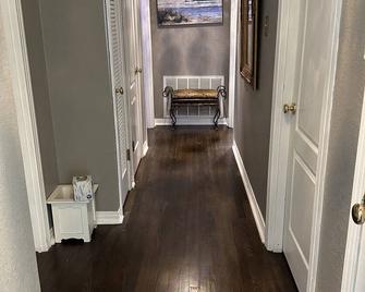 Beautiful comfortable House Texas City Dike , Galveston Beach ! - Texas City - Hallway