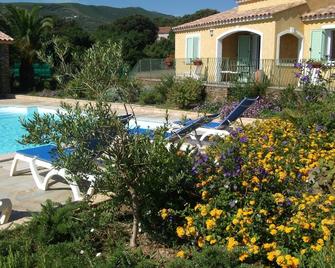 Santa Maria Cottage At Pointe Du Cap Corse - South Cottage - Macinaggio - Басейн