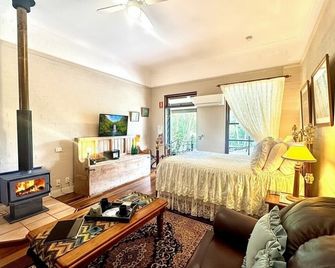 Montville Boutique Bnb - Montville - Living room
