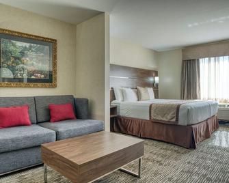 Evergreen Inn and Suites - Monroe - Спальня