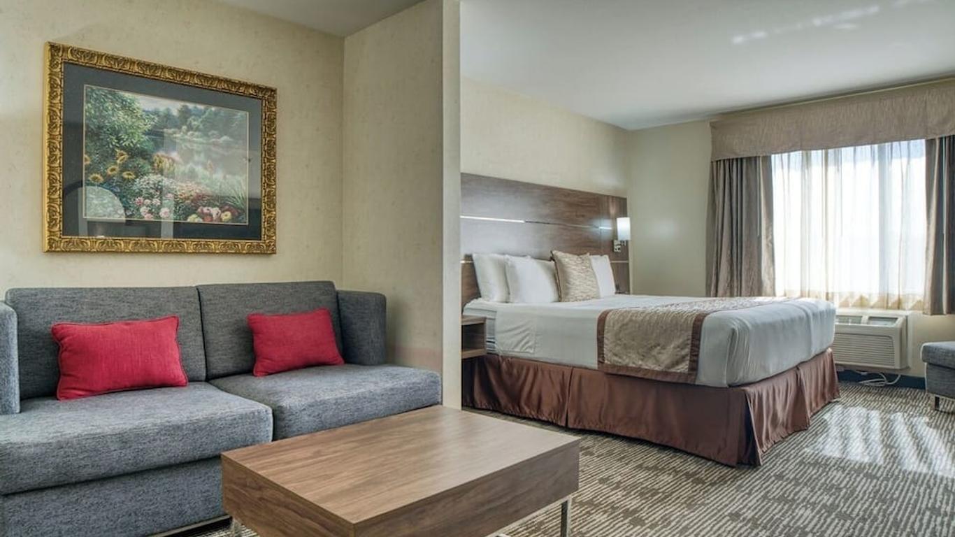 Evergreen Inn and Suites