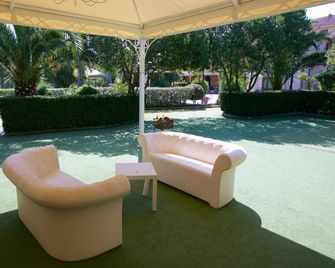 Stay Near Barletta Coast - Trinitapoli - Patio
