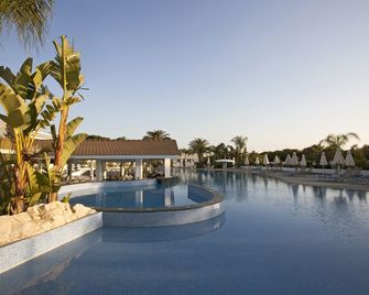 Christofinia Hotel - איה נאפה - בריכה