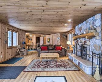 Lakefront Escape with Fishing Pier and Snowmobiling! - Park Falls - Living room