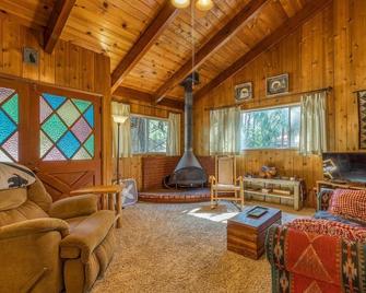 Bear's Den - Idyllwild - Living room