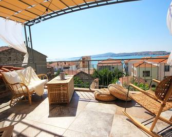 Lunaria Guest House - Ayvalık - Balkon