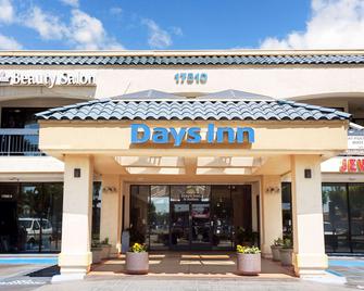 Days Inn & Suites by Wyndham Artesia - Artesia - Gebäude