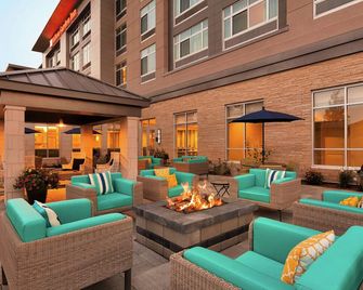 Hilton Garden Inn Lenox Pittsfield - פיטספילד - פטיו