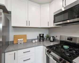 Brand-New Guesthouse in a Private Setting - Junction City - Kitchen