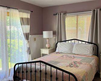 Northern Retreat in the Heart of Indian River! - Indian River - Bedroom