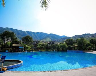 Country Garden Holiday Hot Spring Hotel Fogang - Qingyuan - Pool