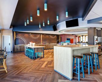 Tru by Hilton Edmonton Windermere - Edmonton - Bar