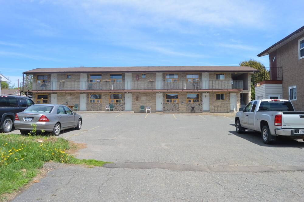 Modern Motel - ת'אנדר ביי - בניין