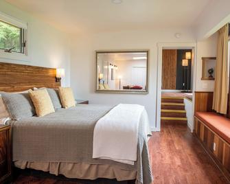 Inn at Buckhorn Cove - Little River - Bedroom