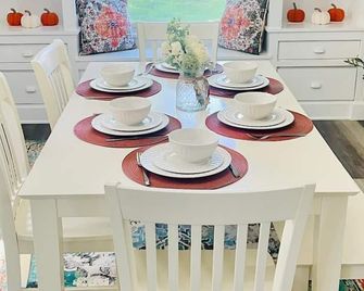 Olive And Sunshine Cle House - קליבלנד - חדר אוכל