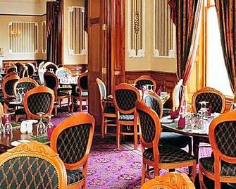 The Grand Hotel - לרוויק