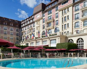 Hôtel Barrière Le Royal Deauville - Deauville - Pool