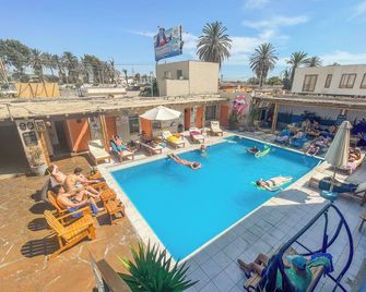 Viajero Paracas Hostel - פאראקס - בריכה