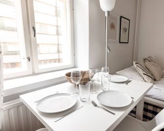 2ndhomes Cozy Studio in Kamppi - Helsinki - Ruokailuhuone