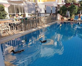 Hotel Barlas Fethiye - Fethiye - Bazén