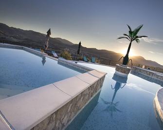La Castellaia Resort - Fabriano - Piscina