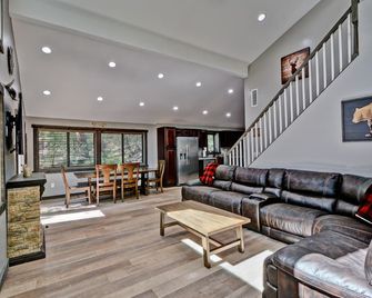 Simply Wonderfulfully Remodeled Cabin In Pine, Az - Pine - Living room