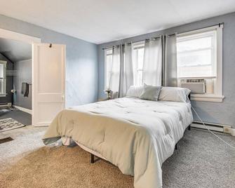 Pet-Friendly Cincinnati Apt 5 Mi to Downtown! - Cincinnati - Bedroom
