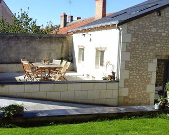 The Garden Chanoine - Le Puy-Notre-Dame - Innenhof
