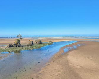 Waters Edge 104 - Lincoln City - Beach
