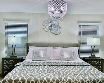 The Galveston Getaway - La Marque - Bedroom