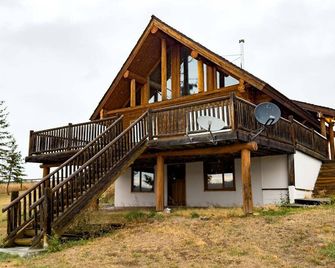 Serene Lakeside Escape – Juniper Lodge, Lac La Hache - Lac la Hache - Building