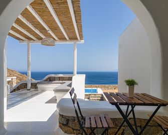Contiki Resort Mykonos - Kalafati - Balcón