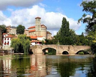 L'Oublière gite on the banks of the Sèvre, a stone's throw from the tourist town of Clisson. - Gétigné - Edificio
