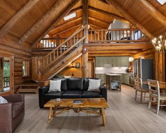 Custom Luxury River Front Log Home, River Access, Hot Tub - Sandy - Sala de estar