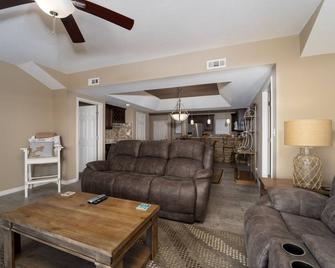 Falls 90 - Beautiful 3 Bdrm Falls Condo - Lake Ozark - Pokój dzienny