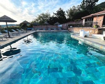 U Pirellu Résidence - Porto-Vecchio - Pool