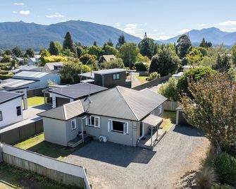 Lakeside Haven - Te Anau Holiday Home - Te Anau - Gebäude
