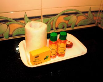 Via Super 7 Inn - Thane - Kamervoorziening