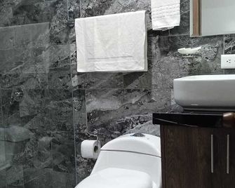 Hotel + Arte - Quito - Bad