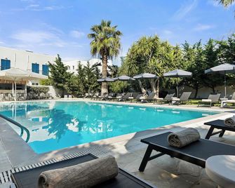 Polos Hotel Paros - Parikia - Piscina