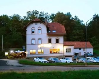 هوتل ريستورانت نيو هولاند - كاسيل - مبنى