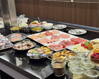 Erbenholz Hotel - Laatzen - Buffet