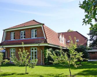 Ferienwohnung im Gutshaus Schulenbrook - Dorf Mecklenburg - Edificio