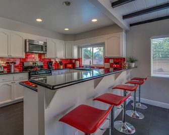 Mickey's - Anaheim - Kitchen