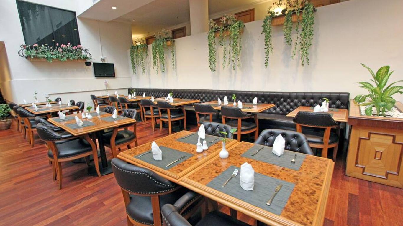 Harmoni Suites Hotel