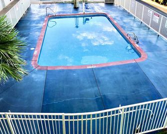 Motel 6 St George - Saint George - Piscina
