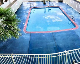 Motel 6 St George - Saint George - Piscina