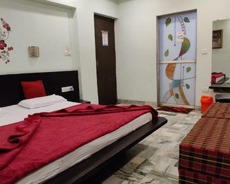 Babbar's Den- An Elegant Homestay - Mount Abu - Bedroom